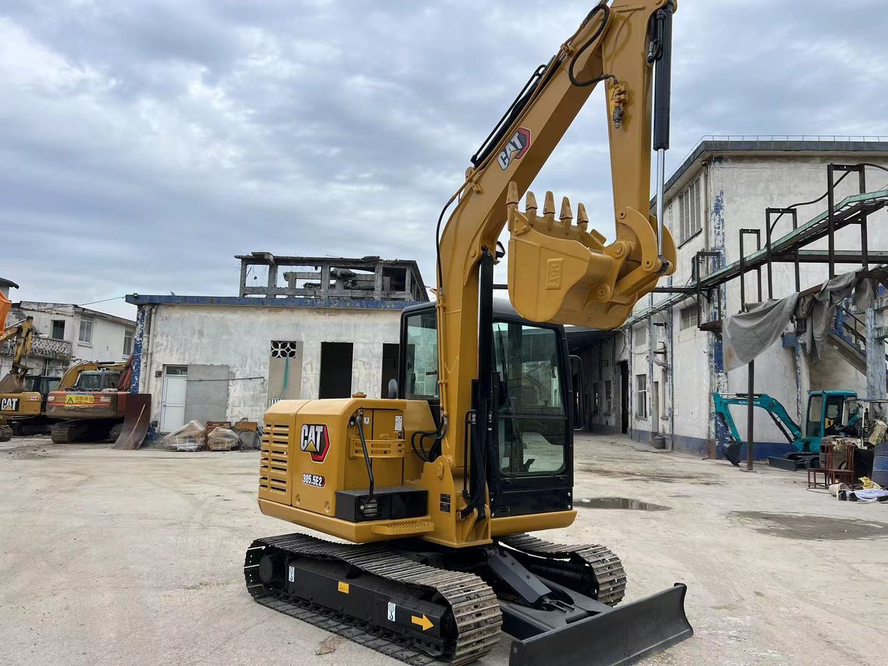 Mini Excavadora CAT 305E2 Seminueva - Imagen 2