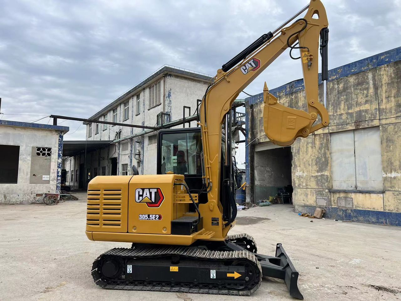 Mini Excavadora CAT 305E2 Seminueva - Imagen 3