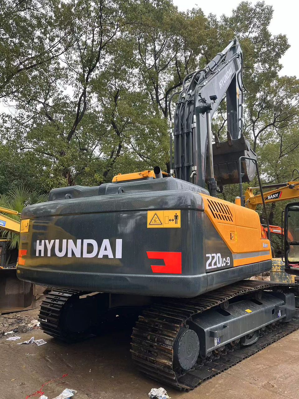 HYUNDAI 220-LC -9 SEMINUEVA